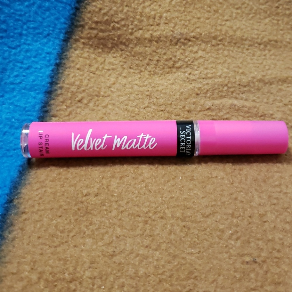 VS velvet matte pink lip gloss